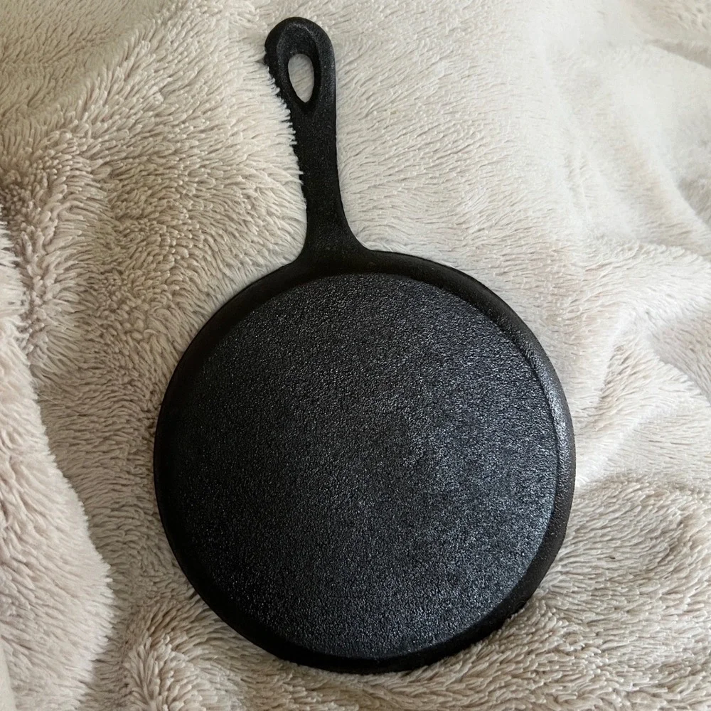 Unbranded Cast Iron Round Griddle Pan 6.25 Inch Skillet Black Cookware